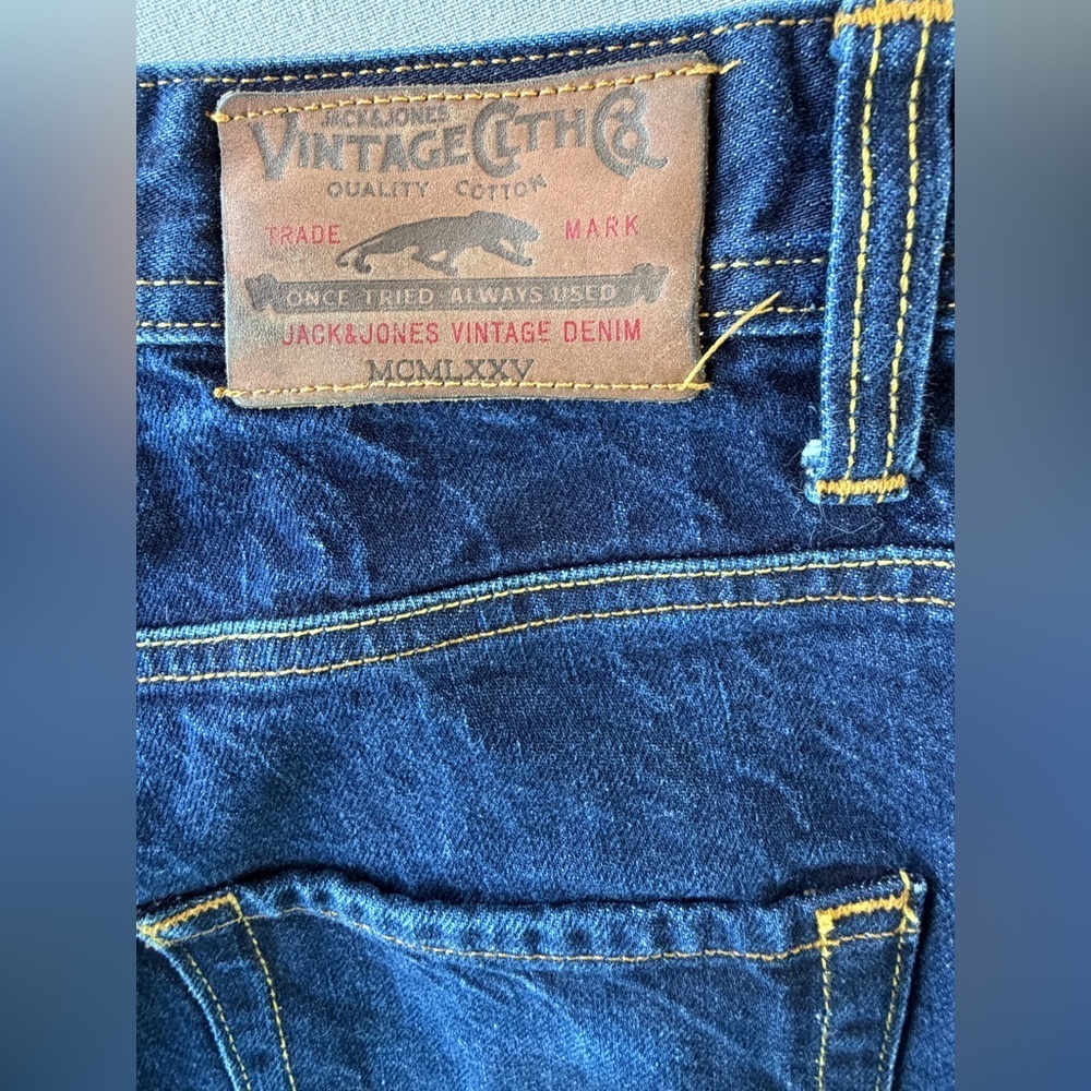 Jack & Jones Vintage Clothing Co Dark Wash Jeans 30x26 Cropped - Picture 3 of 3